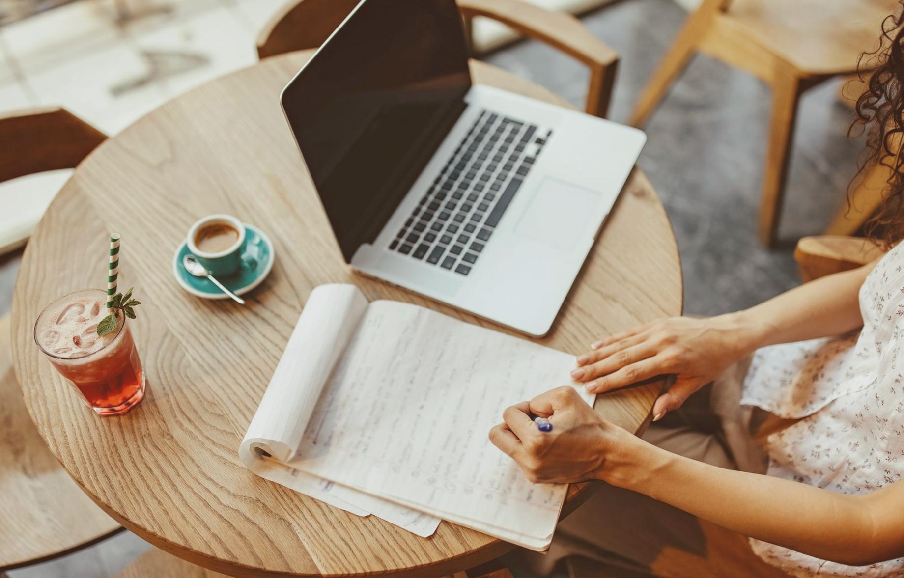 Interfaz de plataforma educativa mostrando elementos gamificados